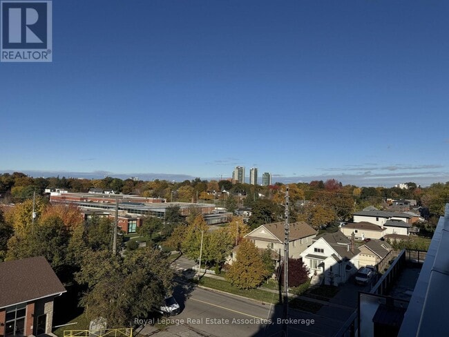 Photo du bâtiment - 408 Browns Line