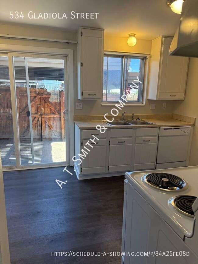 Photo - 534 Gladiola St House