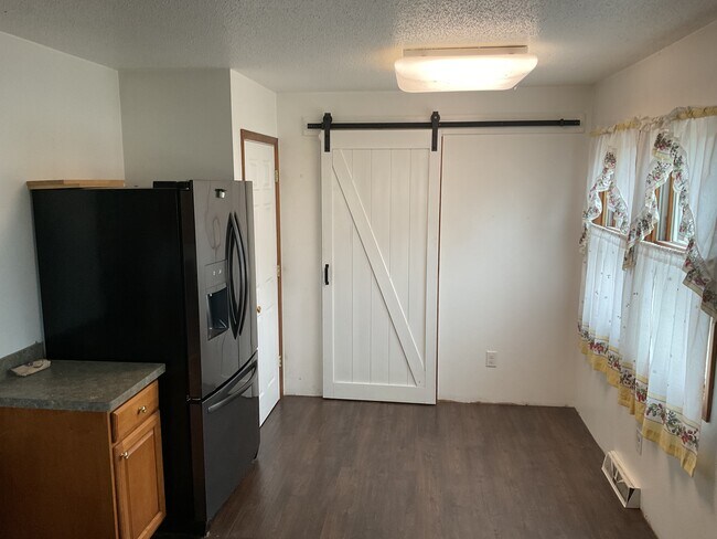 Foto del edificio - 10024 Bay Creek Rd