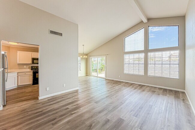 Building Photo - 601 S Danyell Dr