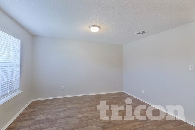 Building Photo - 2922 Marquis Ln