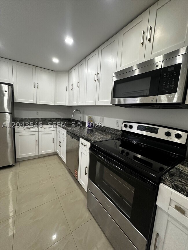 Foto del edificio - 3475 N Country Club Dr