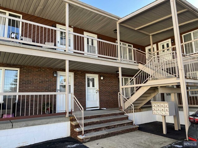 Building Photo - 92 Mozart St