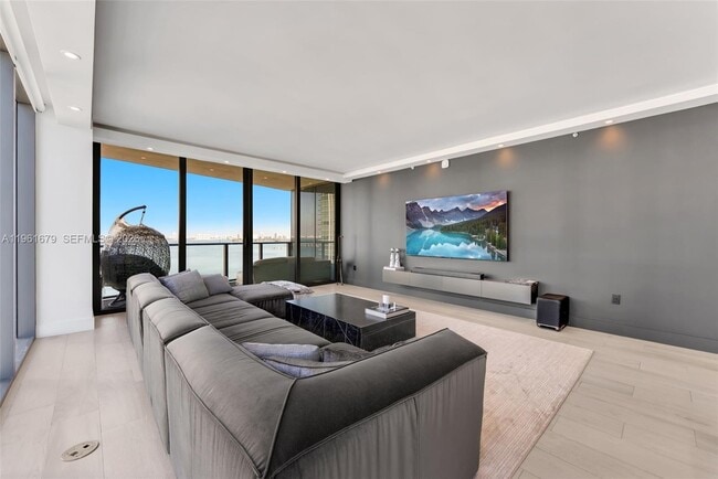 Foto del edificio - 460 NE 28th St