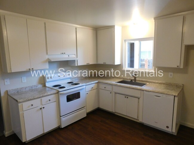 Building Photo - 3 br, 2 bath House - 4007 Myrtle Avenue