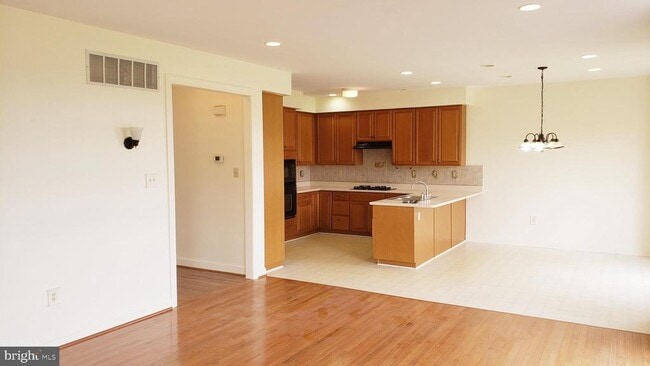Building Photo - 14 Hayworth Cir