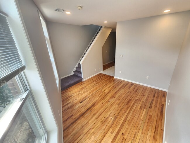 Building Photo - 930 E Passyunk Ave