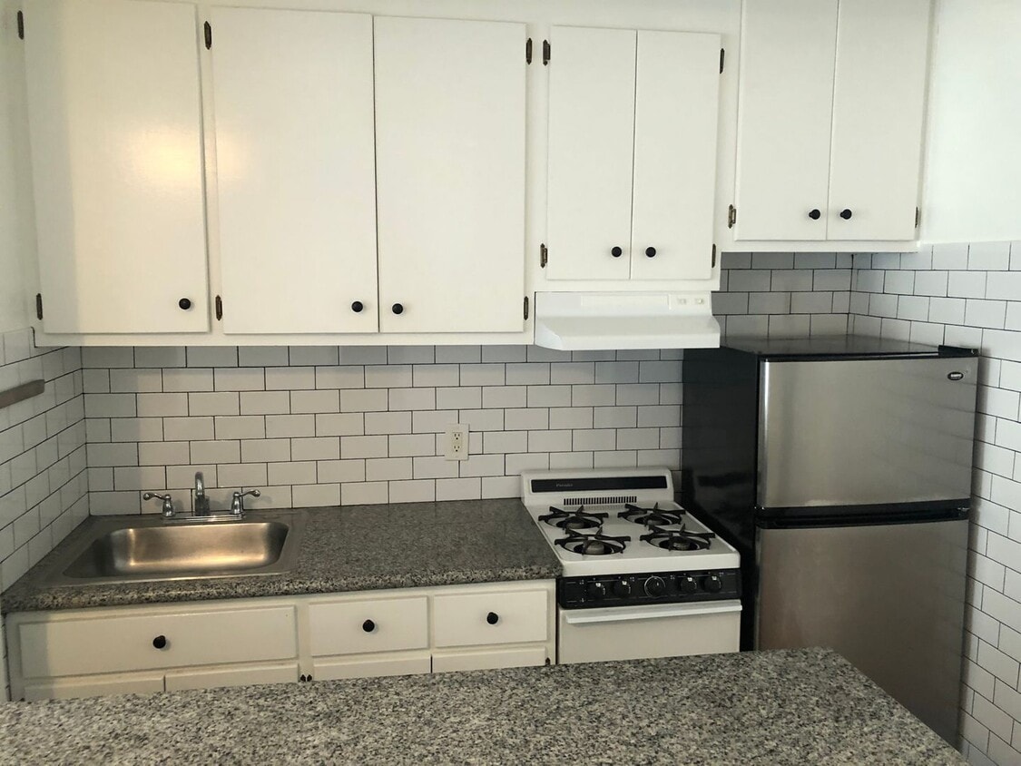 ****** BEAUTIFUL FRENCH NORMANDY STYLE 1BR APARTMENT ******** - ****** BEAUTIFUL FRENCH NORMANDY STYLE 1BR APARTMENT ********