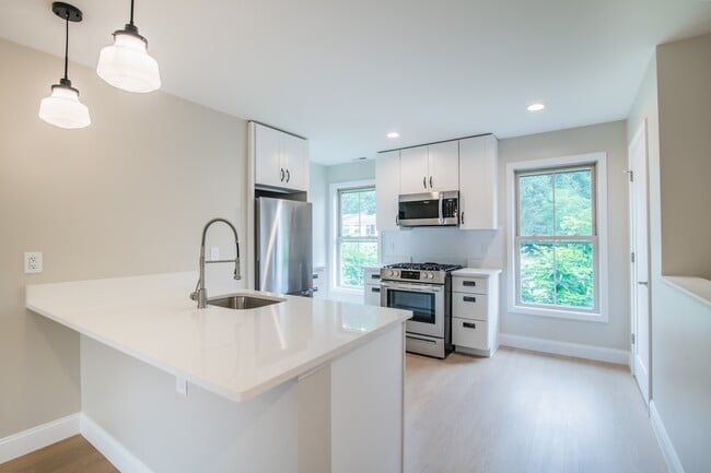 Building Photo - Waterfront at the Strand