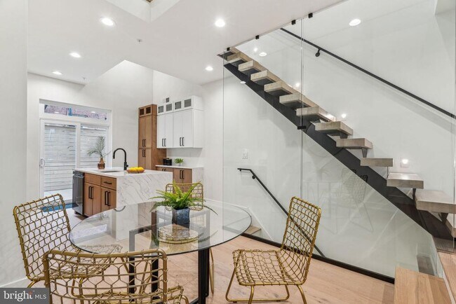 Building Photo - 1106 N Bodine St