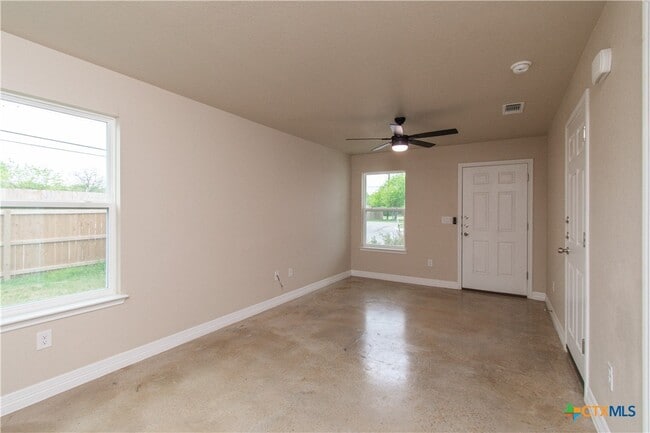 Building Photo - 806 White Meadow Ln