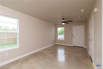 Building Photo - 806 White Meadow Ln