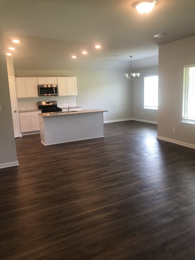Building Photo - 12876 Fowler Dr