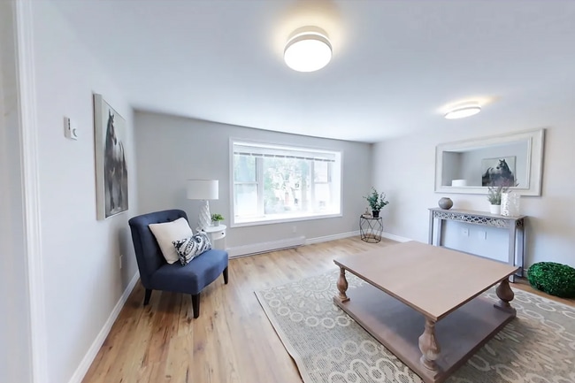 Building Photo - 2 Bedroom Upper-Level Unit – All Utilities...