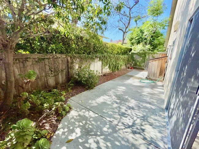 Building Photo - Desirable 3/2 San Antonio Village Condo