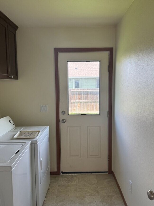 Foto del edificio - 3524 Britt Ave