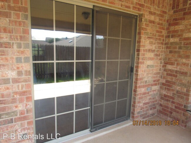 Foto del edificio - 3 br, 2 bath House - 318 SW Boatsman Avenue