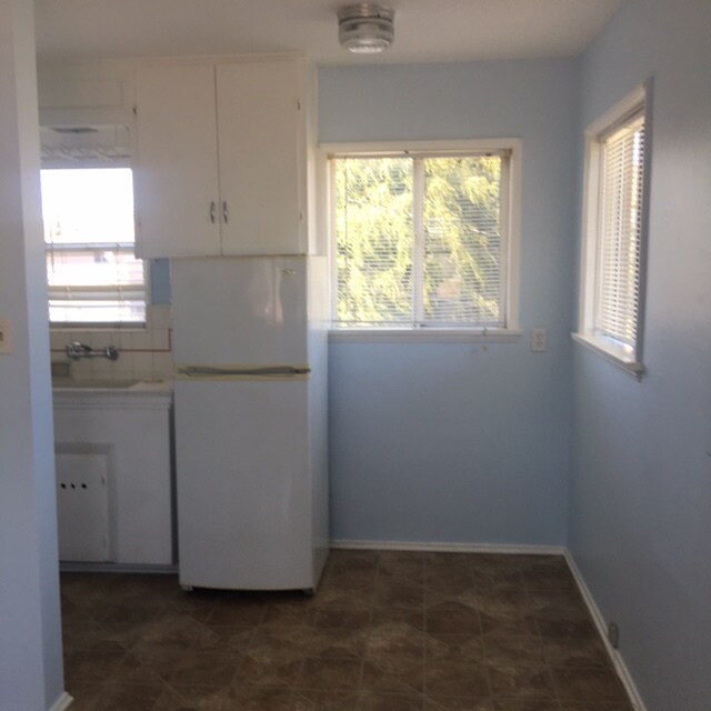 Building Photo - 3733 Lewis Ave