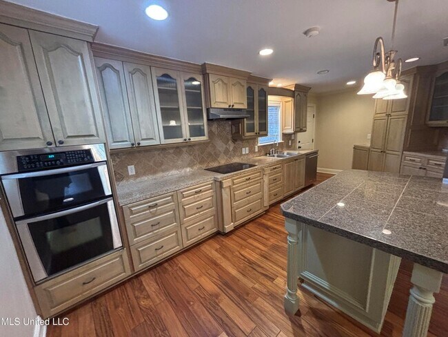 Foto del edificio - 132 Hillcrest Way