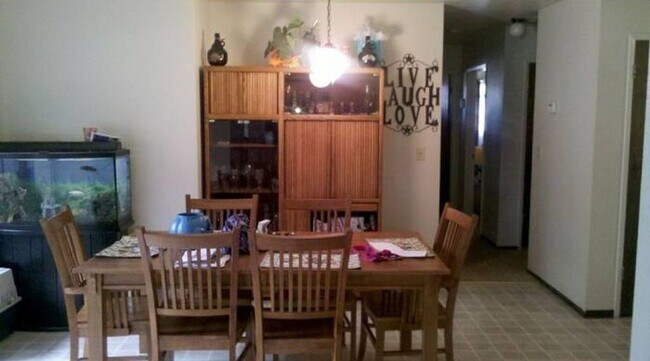 Foto del edificio - 843-845 Netters Circle