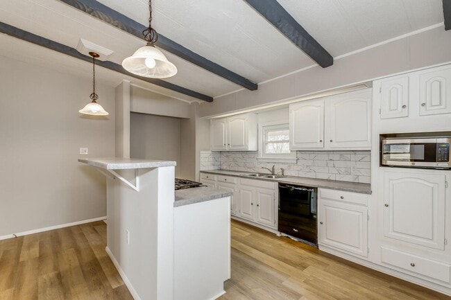 Building Photo - Beautiful Home in Kingman Available For Rent or Rent to Own located on Nearly 1 Acre!