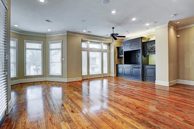 Building Photo - 1328 Lake Pointe Pkwy