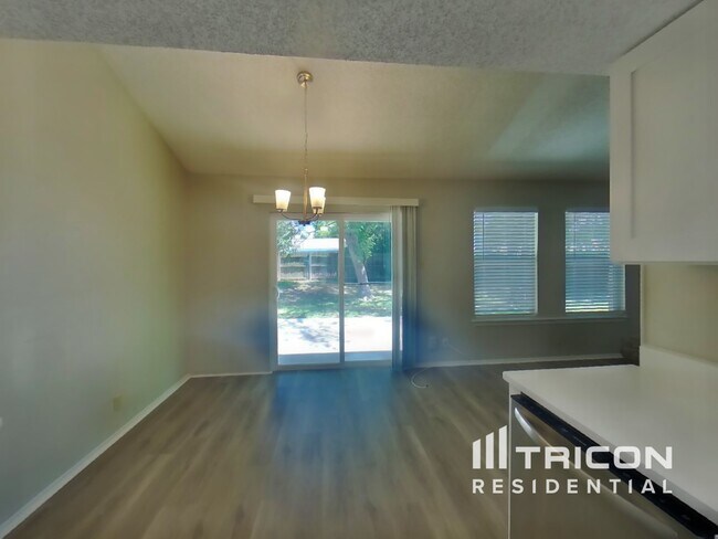 Foto del edificio - 11814 Gravetree St