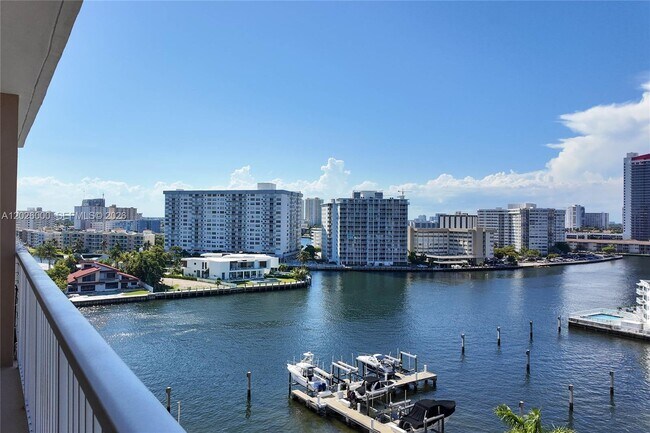 Foto del edificio - 1965 S Ocean Dr