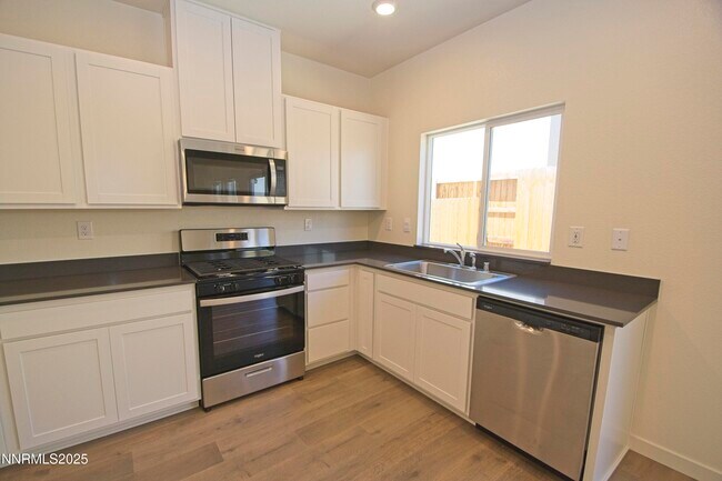 Foto del edificio - 8905 Windy Ravine Dr