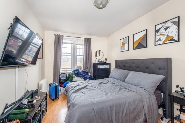 Foto del edificio - 245 Lakeview Ave