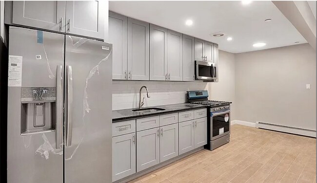 Photo - 197 E 55th St Apartment