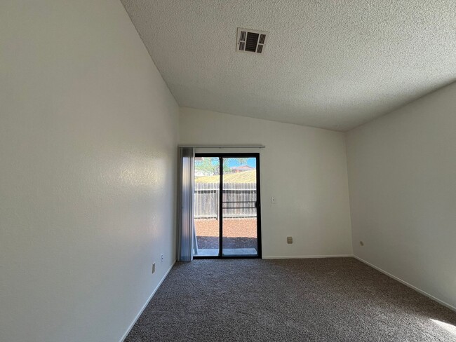 Building Photo - 309 Oak Meadow Ln