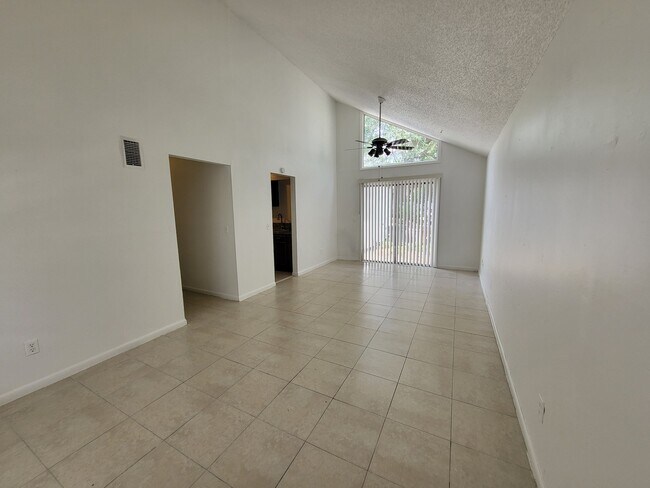 Foto del edificio - 8230 San Jose Manor Dr E