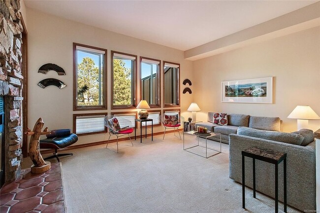 Building Photo - Executive 2BR/3BA Condo with Mountain View...
