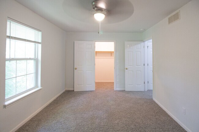 Building Photo - 5324-5326 Godas