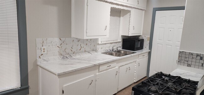 Foto del edificio - 4612 Hain St