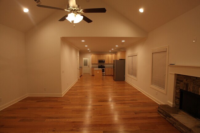 Building Photo - 1099 Runningvine Ln