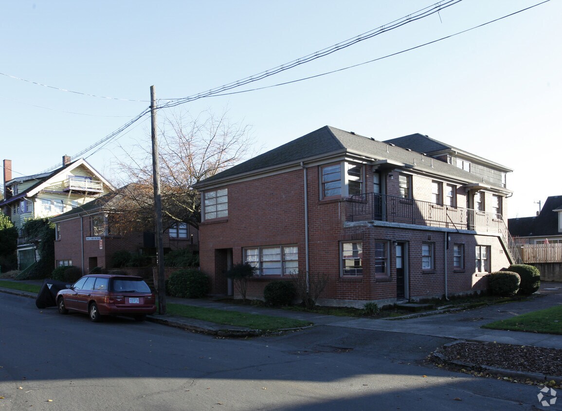 Building Photo - 1910-1920 NE Davis St