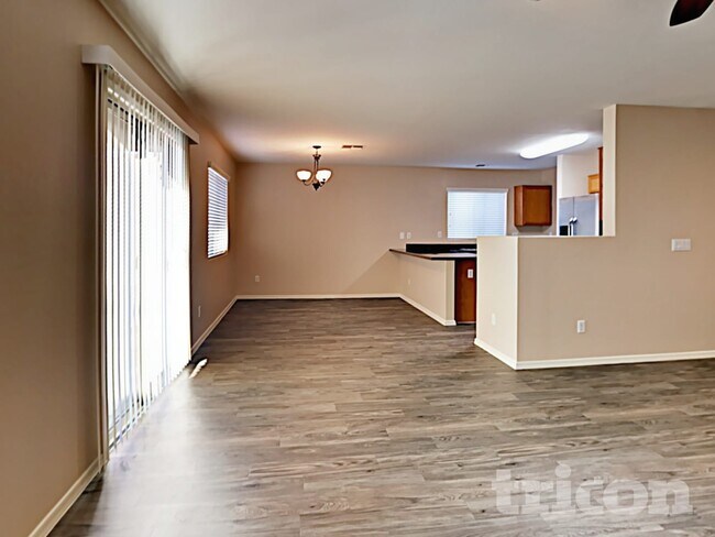 Building Photo - 23683 W Huntington Dr