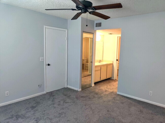 Foto del edificio - 701-701 Sabal Ridge Cir