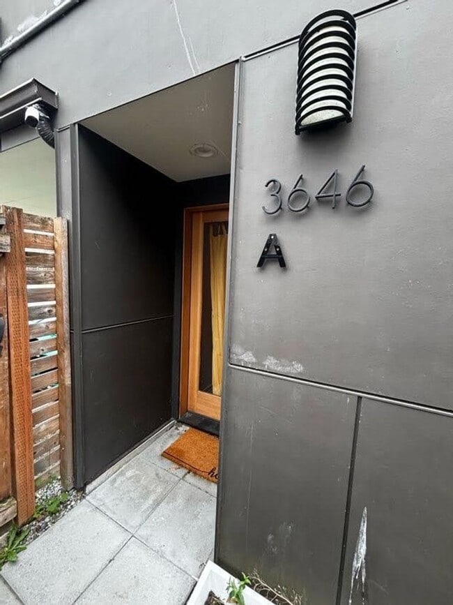 Foto del edificio - Modern Townhome For Lease Near Columbia City | 2 Bed | 2.5 Bath | A/C | Covered Parking