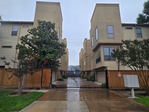 Building Photo - 1105 W 21st St