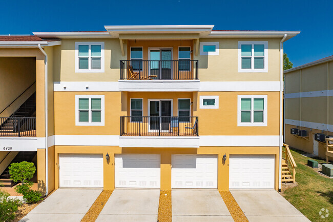 6421 Banyan BLVD New Port Richey, FL - Regency Palms Condominiums