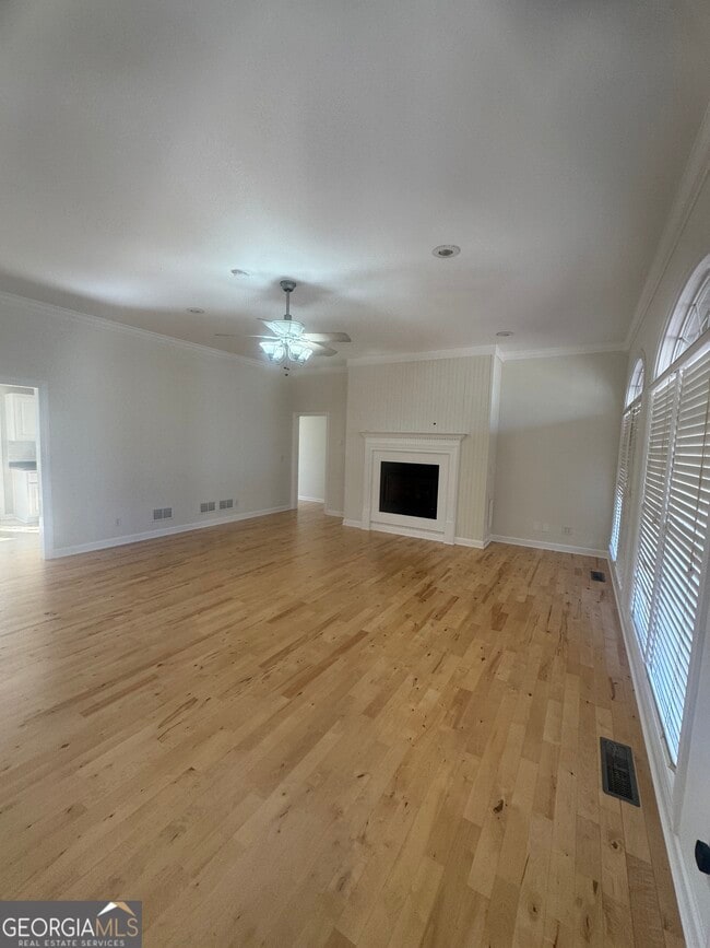 Building Photo - 735 Bearslide Hollow