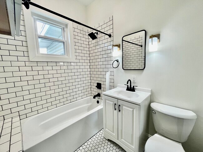 Bathroom - 2900 NE Tyler St