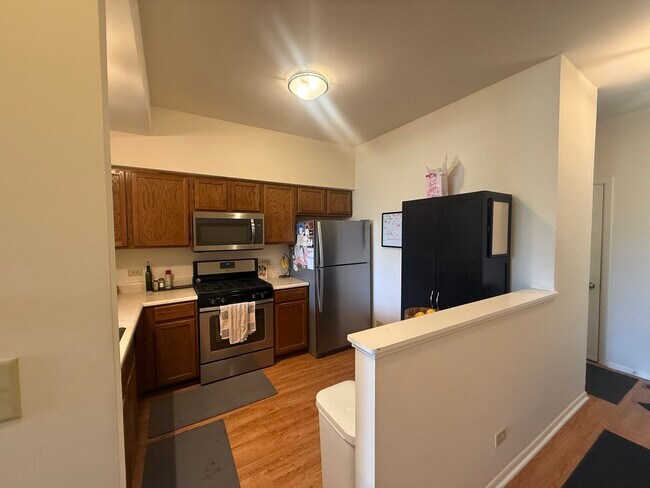 Foto del edificio - 348 Fallbrook Ct