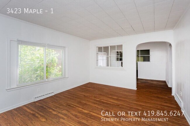 Building Photo - *Offering $300 off first month's rent*Spac...