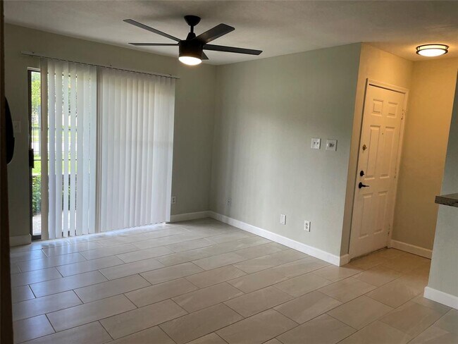 Foto del edificio - 2750 Holly Hall St
