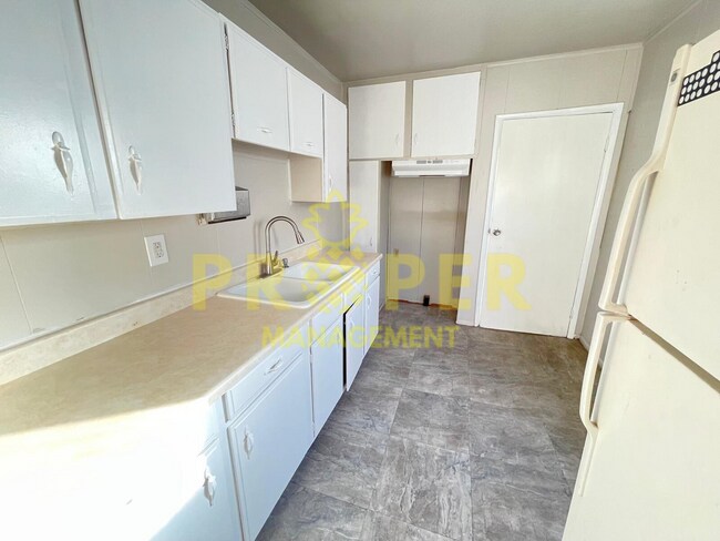 Foto del edificio - Spacious 3-Bedroom, 1-Bath Home with Garag...