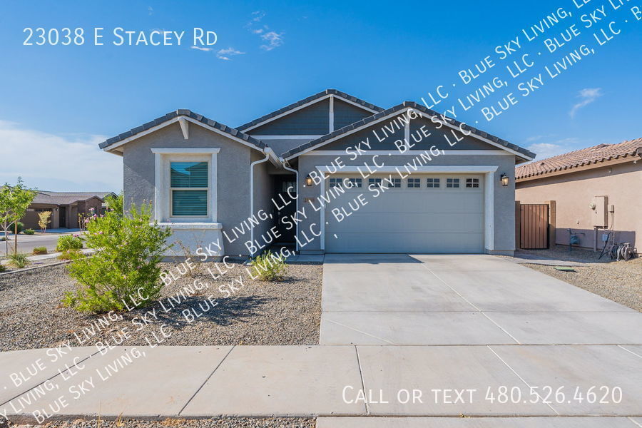 Foto principal - 23038 E Stacey Rd